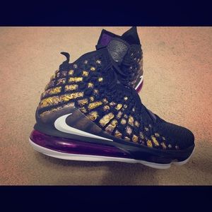 LeBron 17 Basketball Sneakers